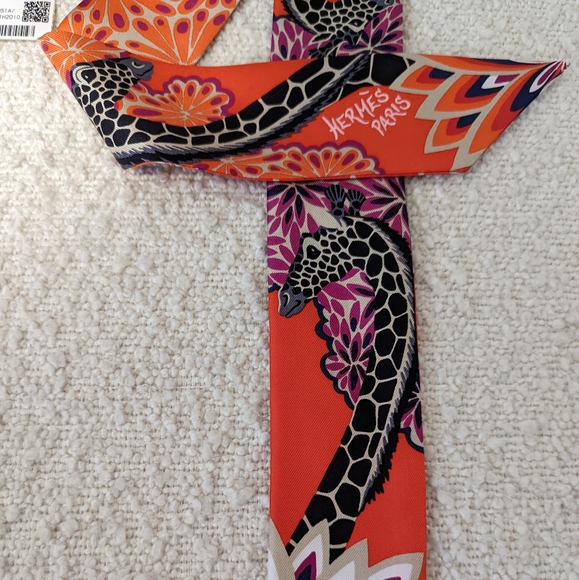 Authentic Hermes Silk Twilly - Picture 11 of 11